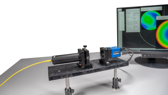 Equiment setup with light source, wavefront sensor and software screen